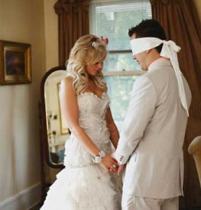 https://sarahevansweddings.com/wp-content/uploads/seeing-the-bride-3-288x300.jpg